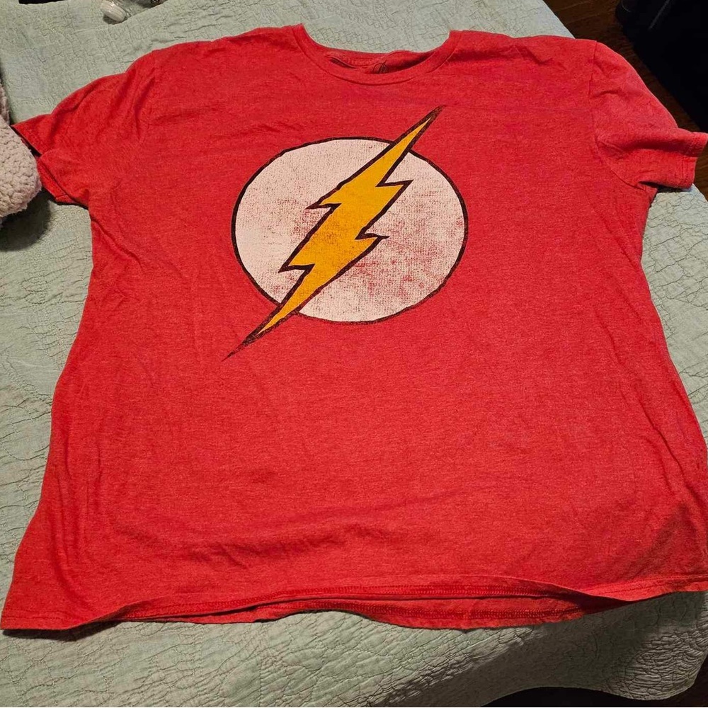 The Flash Red T-shirt Size XL (fits Like A Large)